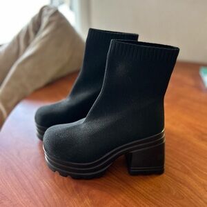 Women’s 7.5 black boots